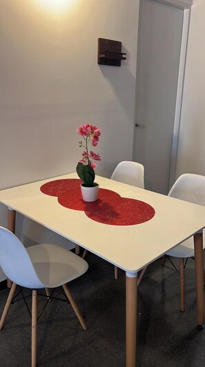 Classic Apartment, Balcony, Mountain View | Dining room