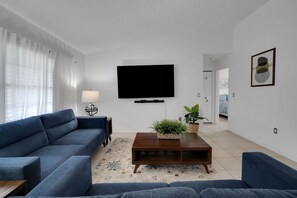 TV - Executive Comfort Stay - Pool - Near HCA & Tampa (Brandon)