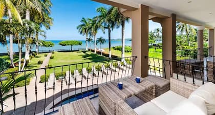 NEW Beach Pearl - Beach Front Condo