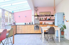 Microwave, oven, stovetop, dishwasher