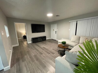 King Bed 2BR Unit Free Parking