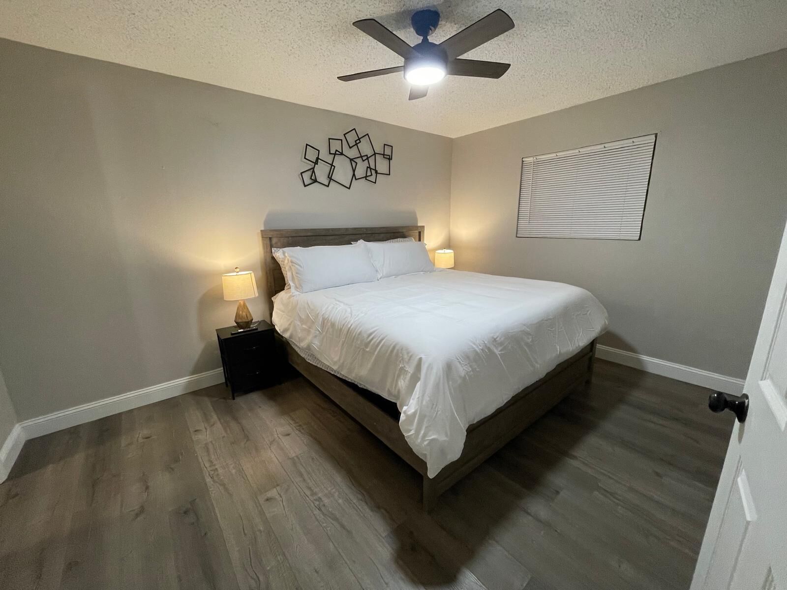 2 bedrooms, internet, bed sheets