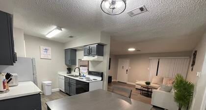 King Bed 2BR Unit Free Parking