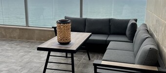 Luxury Marina Mini-Penthouse