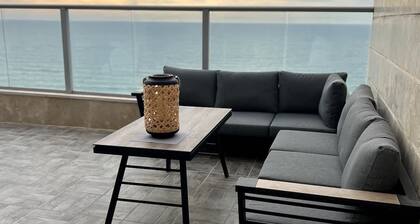 Luxury Marina Mini-Penthouse