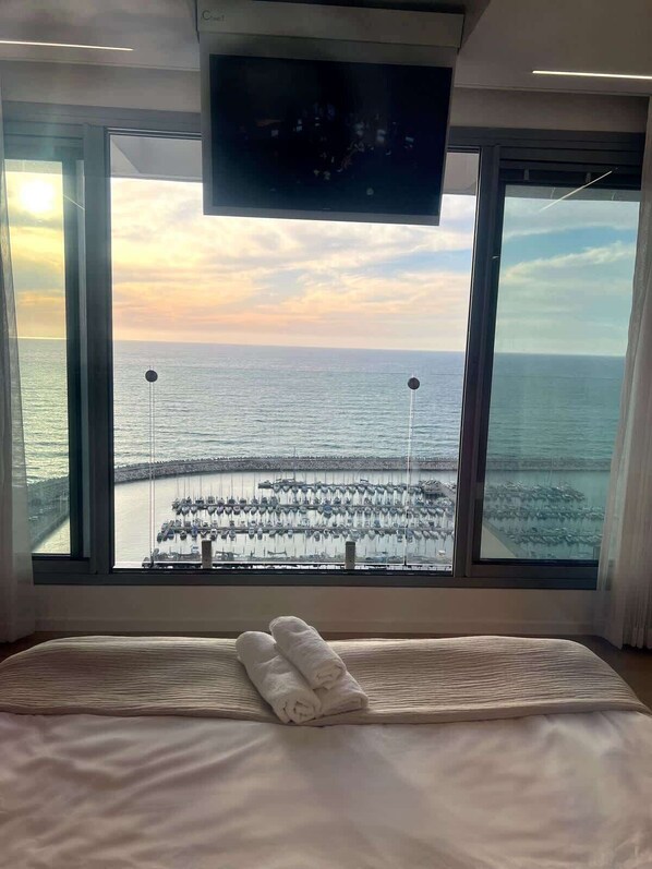 4 bedrooms, WiFi, bed sheets