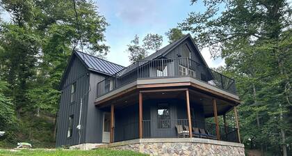 Newly Renovated Remote 3-Bedroom House Close to Patoka Lake