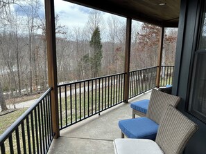 Property grounds - Newly Renovated Remote 3-Bedroom House Close to Patoka Lake (Taswell)