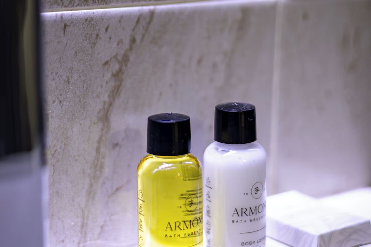 Double Room | Bathroom | Shower, free toiletries, hair dryer, towels