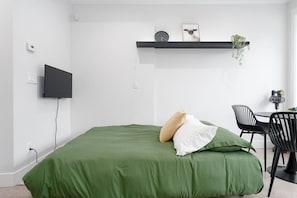 1 bedroom, WiFi, bed sheets - Quiet Stay Near Metro-town - 1 bed (Burnaby)