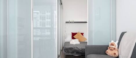 1 slaapkamer, een strijkplank/strijkijzer, wifi, beddengoed