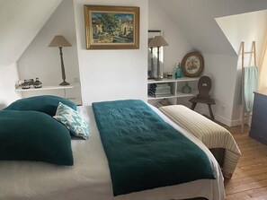 5 habitaciones, tabla de planchar con plancha, wifi y ropa de cama 