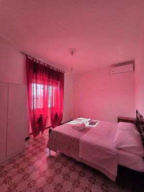 3 bedrooms, free WiFi, bed sheets, wheelchair access