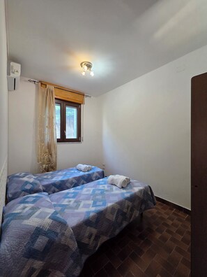 Free WiFi, bed sheets, wheelchair access