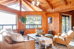 Smart TV, fireplace, table tennis