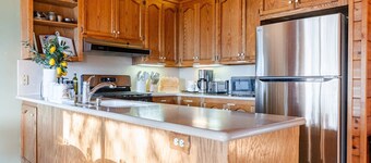 New listing, Mountain Views/ King bed, Hot Tub.