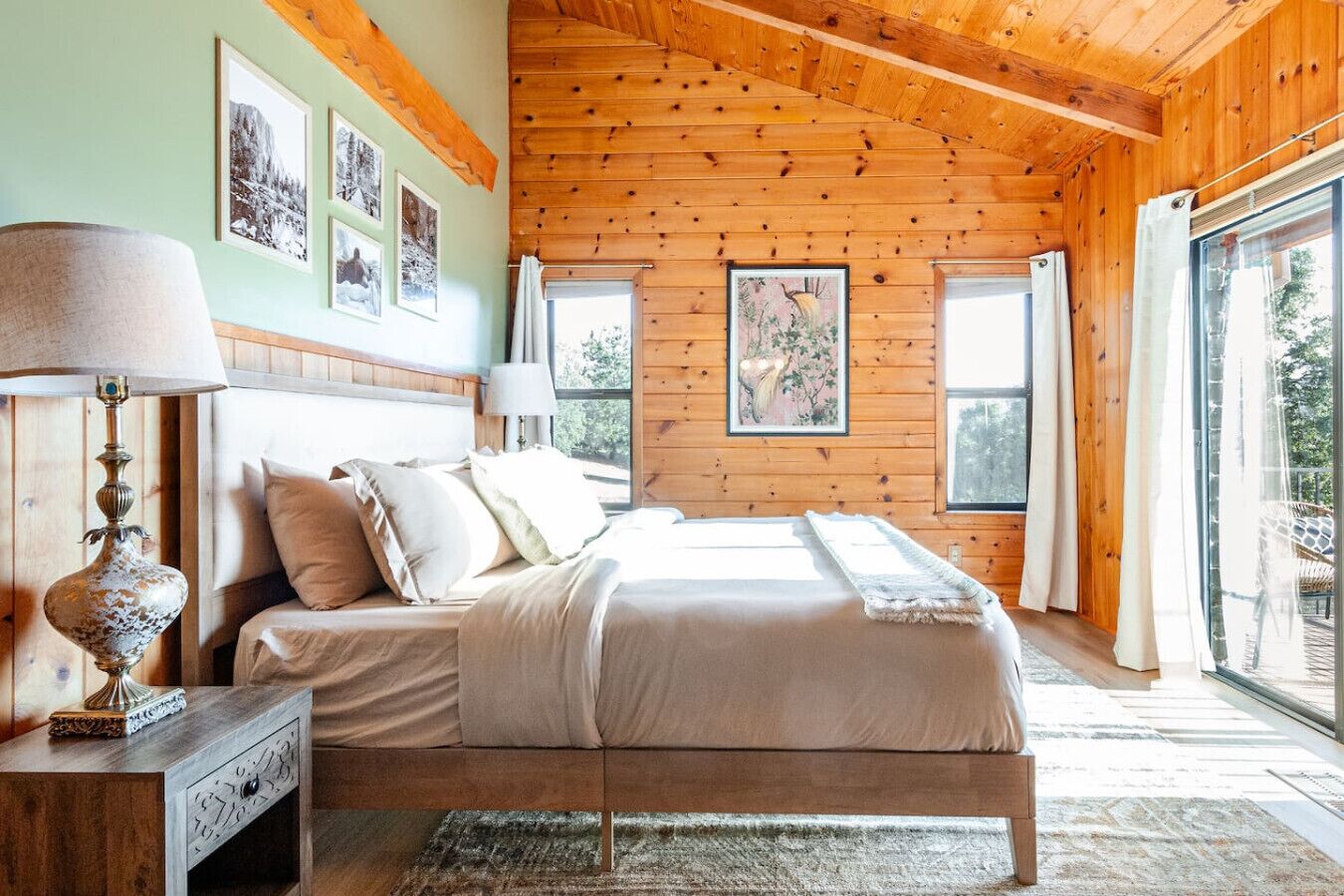 2 makuuhuonetta, silitysrauta/-lauta, vauvan matkasänky, ilmainen Wi-Fi