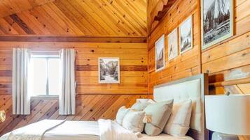 2 bedrooms, iron/ironing board, travel cot, free WiFi