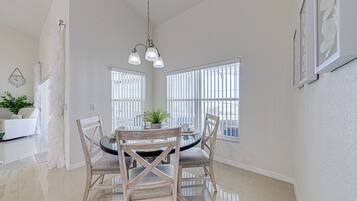 House | In-room dining