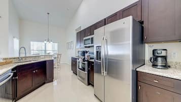 House | Private kitchen | Full-size fridge, microwave, oven, stovetop
