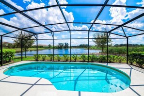 Outdoor pool, pool umbrellas, pool loungers - Stunner 6Br W/ South Pool, Lake View & Near Golf (Davenport)