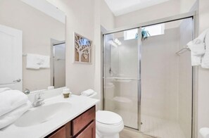 House | Bathroom - Stunner 6Br W/ South Pool, Lake View & Near Golf (Davenport)