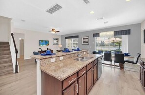 บ้านพัก | ครัวส่วนตัว | เก้าอี้กินข้าวสำหรับเด็ก