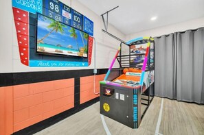 Games room - Stunner 6Br W/ South Pool, Lake View & Near Golf (Davenport)