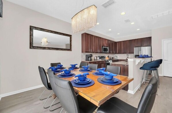 House | In-room dining