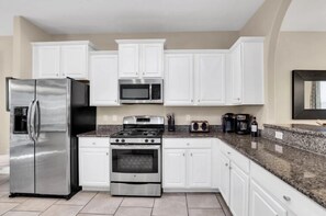 บ้านพัก | ครัวส่วนตัว | เก้าอี้กินข้าวสำหรับเด็ก