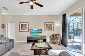 Talo | Oleskelualue | Älytelevisio, pöytäjalkapallopöytä, suoratoistopalvelut