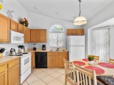 陽光私家泳池水療圍欄庭院近公園度假屋