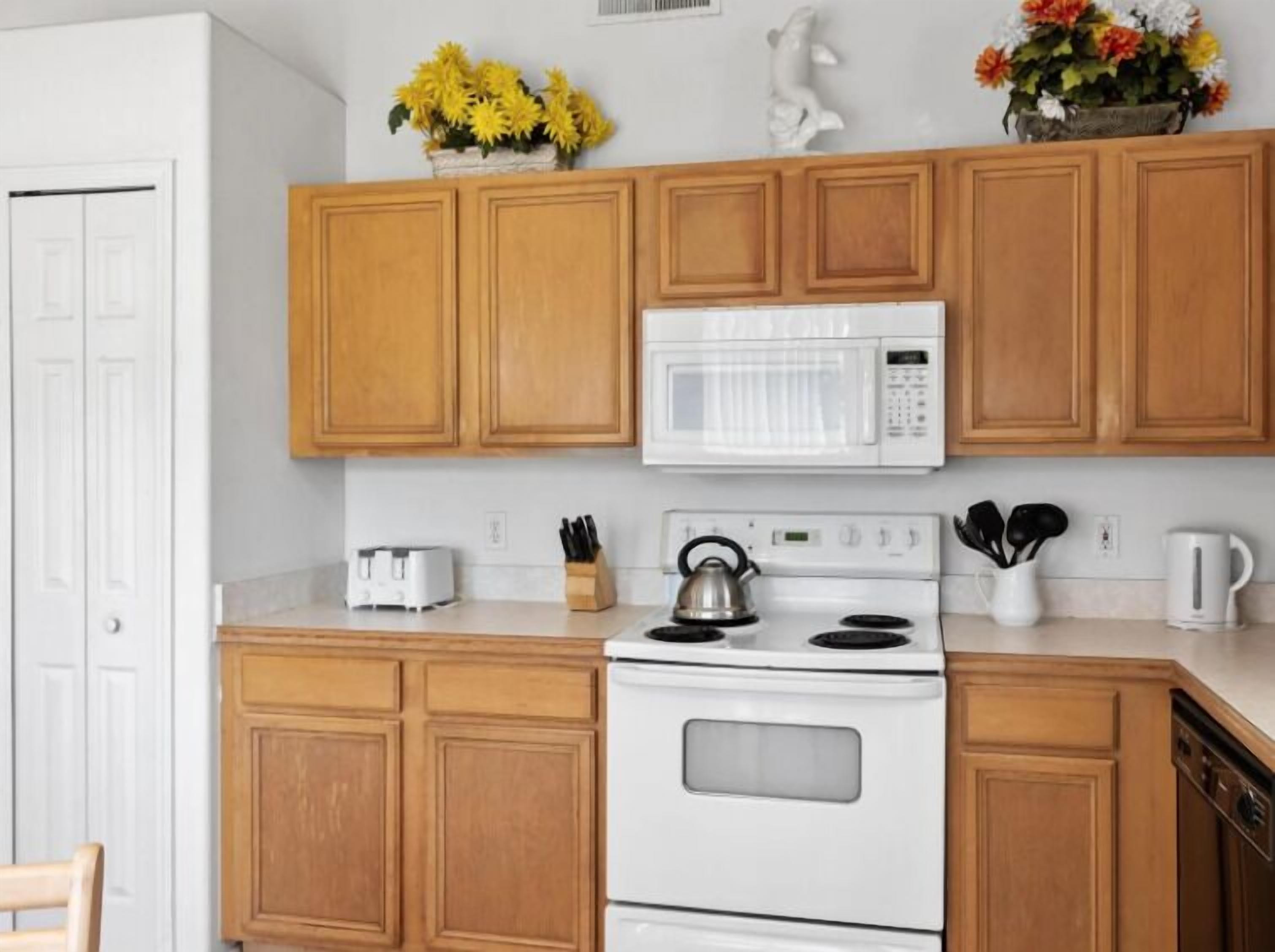 House | Private kitchen | Full-size fridge, microwave, oven, stovetop