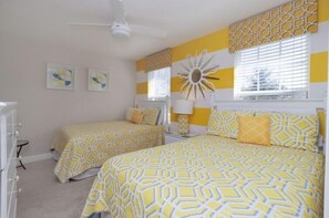 Tabla de planchar con plancha, cunas gratuitas y cuna de viaje 