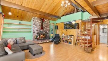 Televisión, chimenea