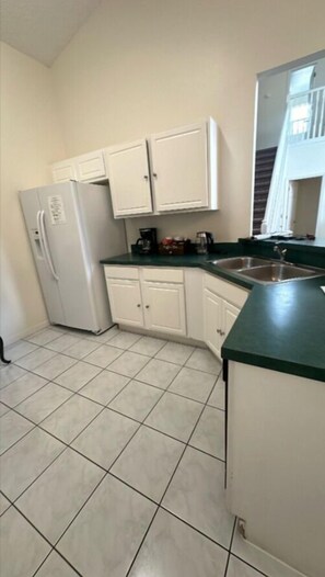 House | Private kitchen | Full-sized fridge, microwave, oven, stovetop