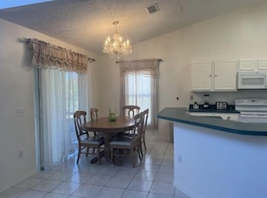 Maison | Restauration dans la chambre