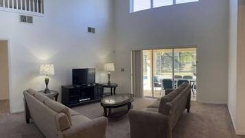 Talo | Oleskelualue | Älytelevisio, videopelikonsoli, suoratoistopalvelut