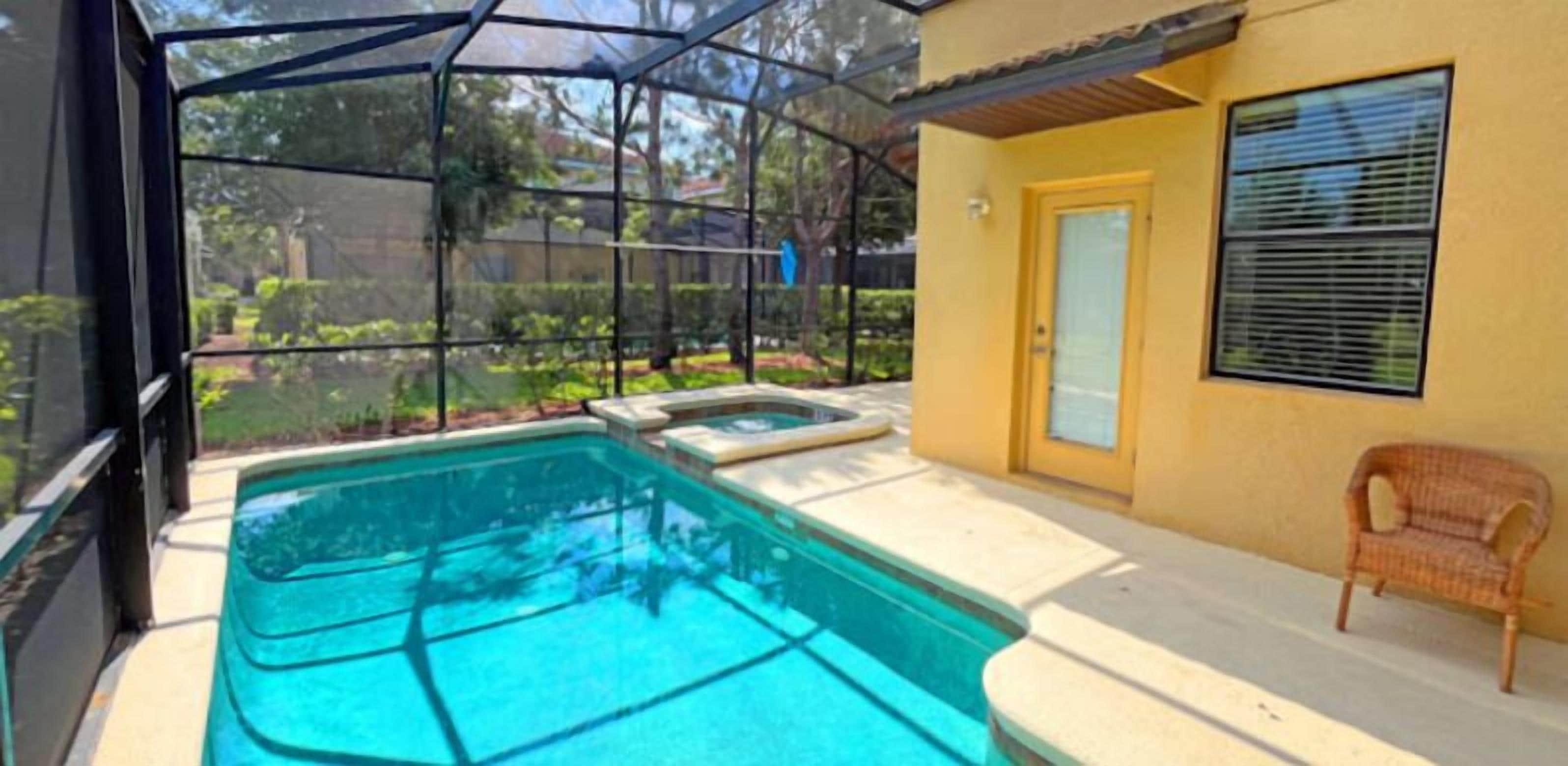 室外游泳池，日光浴躺椅