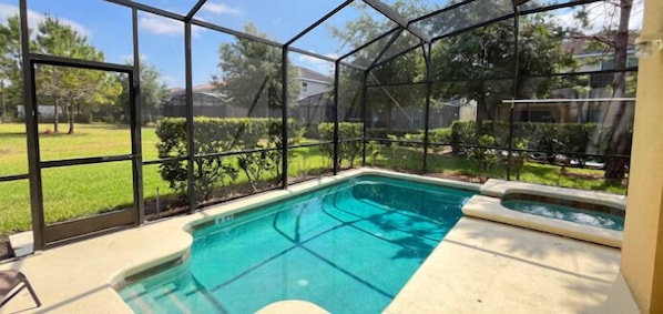 Piscine extérieure