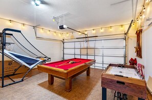 Games room - Spacious 7Br Villa In Kissimmee Up To 14 Guests (Kissimmee)