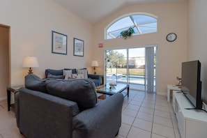 House | Living area - Emerald Island Retreat Near Parks (Kissimmee)