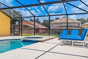 Outdoor spa tub - Emerald Island Retreat Near Parks (Kissimmee)