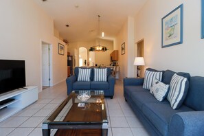 Rumah | Area keluarga | Smart TV 55-inci dengan saluran TV digital dan layanan streaming