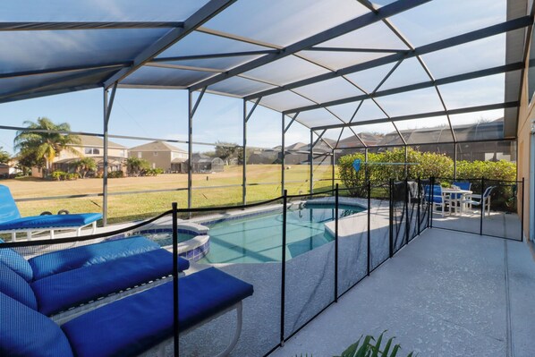 Kolam renang outdoor