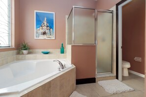 Ferienhaus | Badezimmer | Haartrockner, Handtücher, Toilettenpapier