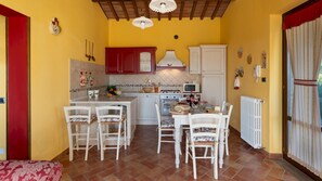 Villa, 2 Bedrooms, Smoking, Private Pool | Dining room