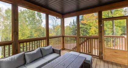 Peaceful Lake of Bays Cottage Getaway