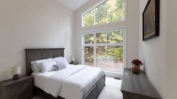 3 bedrooms, desk, iron/ironing board, free WiFi