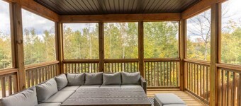 Peaceful Lake of Bays Cottage Getaway